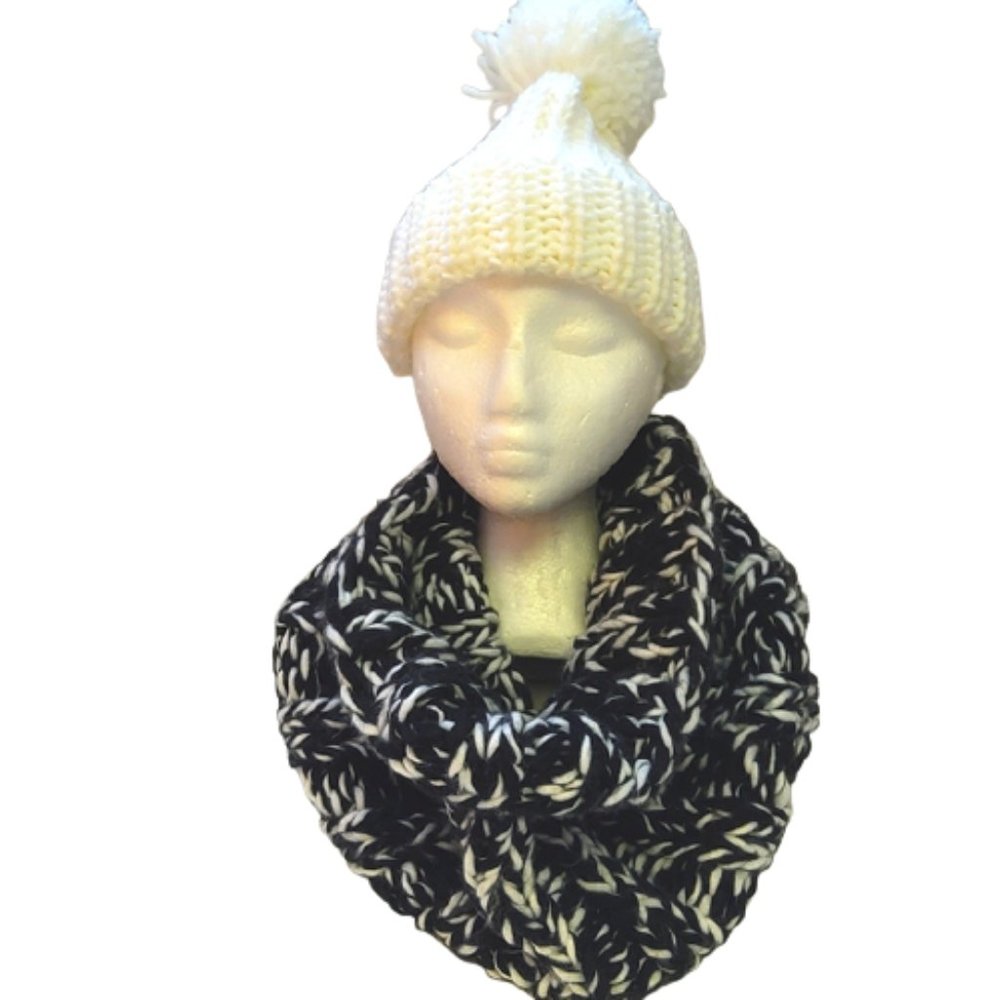 H&M Divided Pom Pom Toque/Snood Infinity Scarf Set NEW